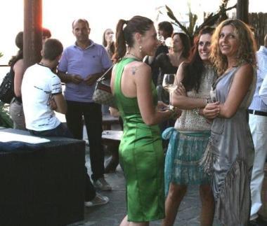 Ospiti della festa per Bolgheri Melody sulla terrazza dell’Astragalo