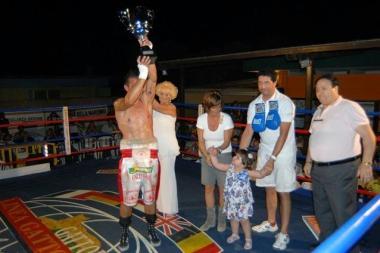 <b>MEMORIAL GIANNINI </b>Grieco riceve il trofeo dalla famiglia Cavini al gran completo  