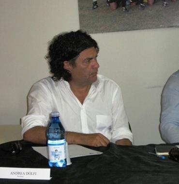 Il presidente Dolfi e (in alto) il tavolo dei dirigenti neroverdi 