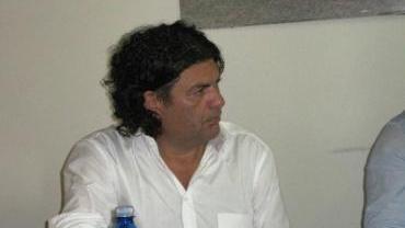 Il presidente Dolfi e (in alto) il tavolo dei dirigenti neroverdi
