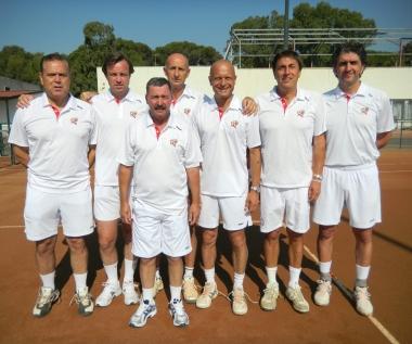 La formazione Over 45 del Ct Etruria impegnata in finale 