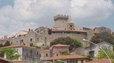 <b>CAPALBIO.</b> Una veduta del paese