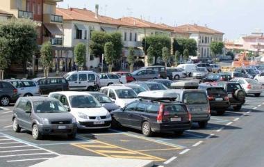 Uno dei numerosi parcheggi a pagamento   