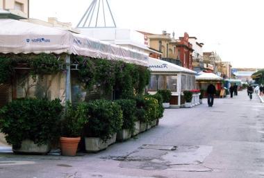 <b>TEMPI DURI.</b> Le verande dei locali in Passeggiata 