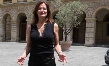 Elina Pellegrini nella piazzetta del teatro Goldoni