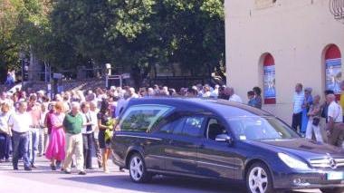 <b>GRAN FOLLA.</b> Al funerale di Bolognini