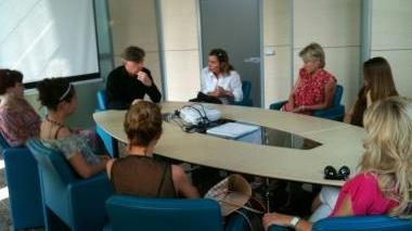 Andrea Pini illustra alcuni dettagli dei prodotti agli architetti
