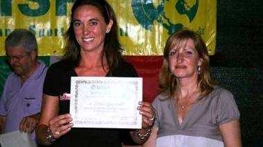 <b>CAMPIONI</b>. Le premiazioni di Silvia Giannetti (con l’assessore Tacconi), Giulia Fornai (insieme alle compagne Falciani e Nencini) e Marco Santucci (a sinistra il presidente Uisp Stefanelli)