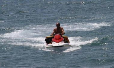 <b>SALVATAGGIO.</b> Ieri a Capalbio un uomo ha rischiato di annegare ed &egrave; intervenuta anche la moto dacqua 
