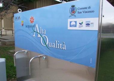 La fontanella pubblica aperta dallAsa a San Vincenzo 