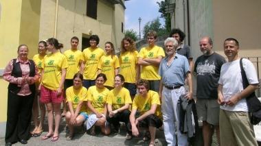 Foto di gruppo per i partecipanti al campo