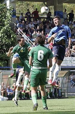 <b>Lultima fatica. </b>Unazione della finale di ritorno dei playoff che la Real Cerretese ha giocato e perso giusto un mese fa (il 6 giugno) in casa della Lampo: &egrave; limpegno che ha chiuso la stagione 2009/2010 