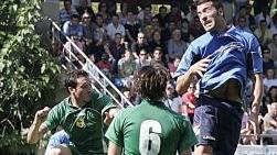 <b>L’ultima fatica. </b>Un’azione della finale di ritorno dei playoff che la Real Cerretese ha giocato e perso giusto un mese fa (il 6 giugno) in casa della Lampo: è l’impegno che ha chiuso la stagione 2009/2010