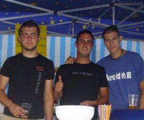 Teo il primo da sinistra e in tenuta da portiere 