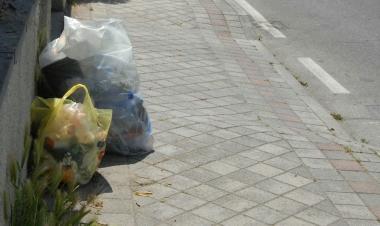 Lo sporco in centro in due foto scattate nei giorni scorsi  