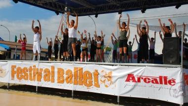 <b>LA TRIB&Ugrave; DELLA DANZA: </b>due immagini della scorsa edizione del Festival Ballet alla ex Comasca   