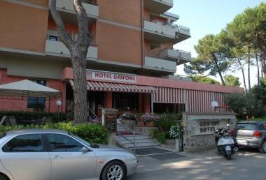 <b>TURISTI ADDIO.</b> Una decina di clienti hanno lasciato lhotel 