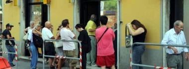Soffocanti e strette, rivolta alle poste