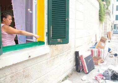 Discarica di rifiuti in via Trento