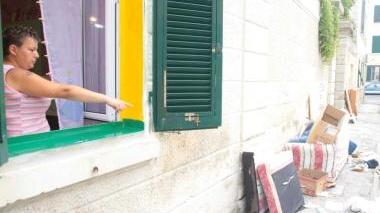 Discarica di rifiuti in via Trento