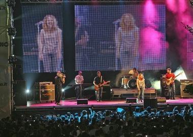 Noemi sul palco del Piazzone 