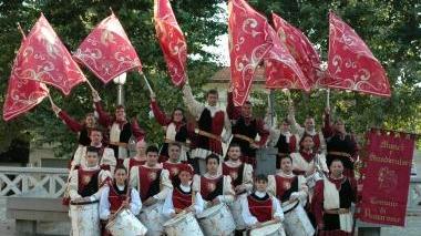 <b>CAMPIONI </b>bandiere in trionfo a Cascina