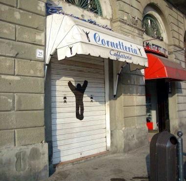 Il negozio di piazza della Repubblica di cui il Comune ha ordinato la chiusura  