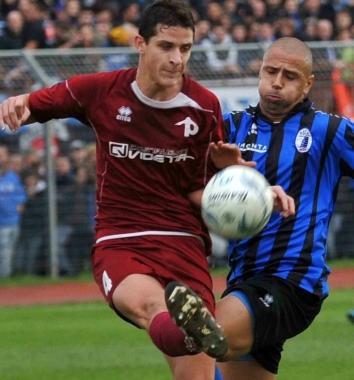 Luca Giani nel derby della scorsa stagione con il Pisa 