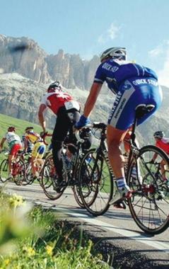 <b>SPETTACOLO. </b>Una fase della Gran Fondo delle Dolomiti 