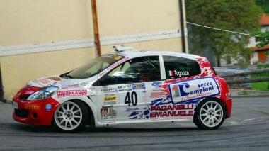 La Renault Clio di Gabriele Tognozzi durante una corsa