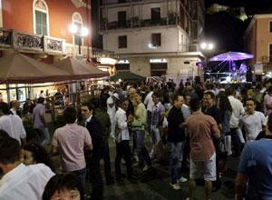 Si accende la notte bianca di Aulla con feste, musica, balli e gastronomia