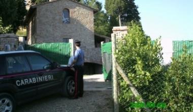 Carabinieri in un sopralluogo anti-abusi: sono una ventina le abitazioni controllate