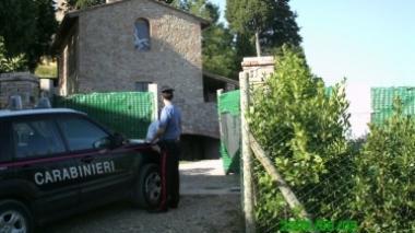 Carabinieri in un sopralluogo anti-abusi: sono una ventina le abitazioni controllate