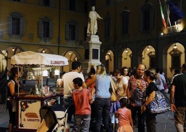 Shopping serale gioved&igrave; scorso 