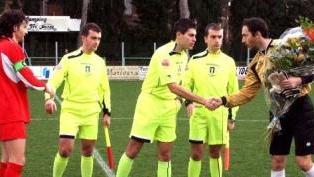Una bella immagine amarcord dell’ex portiere e capitano del Rosignano Luca Polzella, ora allenatore della prima squadra biancoblù