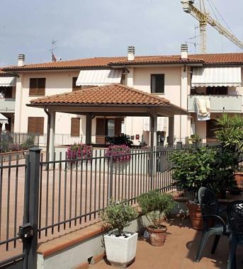 Uno scorcio del complesso residenziale di via delle Rose             