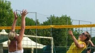 <b>FESTA. </b>Una partita di green volley
