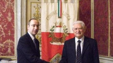 Il direttore del carcere Francesco Ruello in un incontro con il sindaco Mauro Favilla