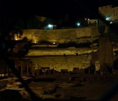 Il Teatro Romano durante uno spettacolo 