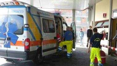 L’ambulanza intervenuta per soccorrere l’uomo colto da malore dentro il tribuanle