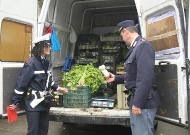Sequestrato il furgone cinese con gli alimenti scaduti