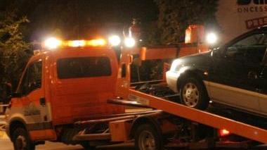 Carro attrezzi senza autorizzazione scoperto dalla polizia municipale