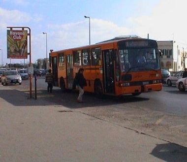 Un autobus sul lungomare 