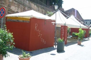Il punto ristoro della festa