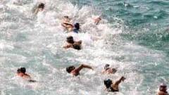 <b>FONDO. </b>Gli atleti in acqua