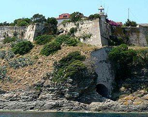 Un’antica fortificazione sull’isola