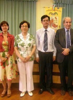 Da sinistra Ambra Giorgi il console Yumqi il rettore Yuanqiang e il direttore del Pin Fioravanti   