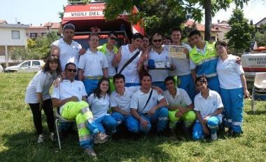 Un gruppo di volontari della Misericordia di Oste    