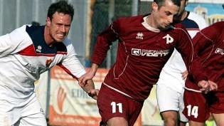 Franscesco Checchi in azione con la maglia del Pontedera: é un cecchino di grande valore