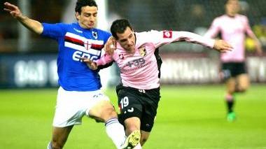 <b>REGISTA. </b> A destra Parravicini Sopra Pagano con la maglia della Samp nel 2006